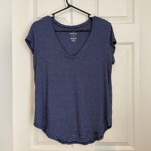 American Eagle Favorite Blue White Tshirt Striped short sleeve V Neck shirt GUC
